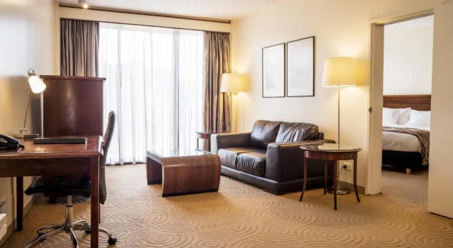 Полулюкс Executive Crown Hotel