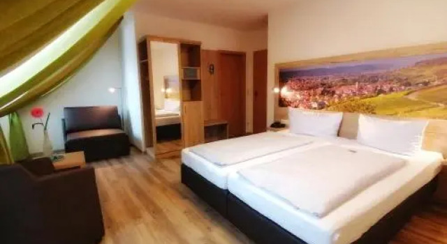 Gasthof Hotel Weinbau "Zum Goldenen Ochsen", Забронировать Отель Зоммерхаузен Нижняя Франкония, рядом с Schloss Sommerhausen