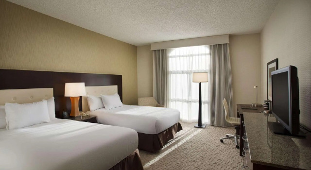 Четырёхместный номер Standard Hilton Oakland Airport Hotel