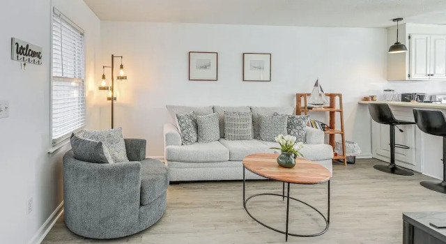 Апартаменты с 2 комнатами 1 Mi to Beach: Cozy Grand Strand Townhome!