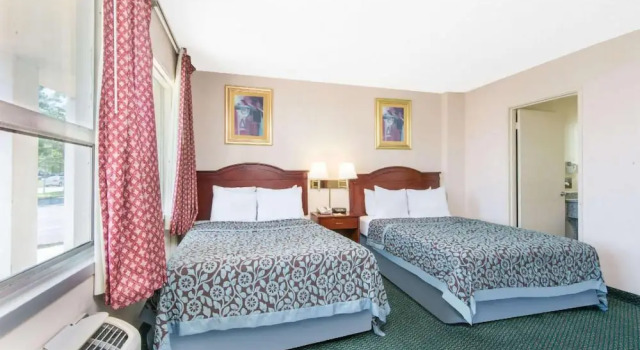Четырёхместный номер Comfort Blue Way Inn & Suites Wichita East