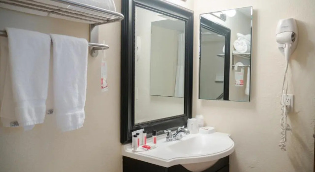 Двухместный номер Ramada Plaza by Wyndham Marco Polo Beach Resort