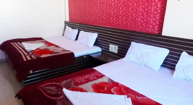 Hotel G Palace, Забронировать Отель Ширди штат Махараштра, рядом с Железнодорожный вокзал Сайнагар