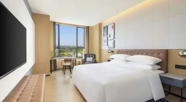 Двухместный номер Standard с видом на озеро Four Points by Sheraton Ji’an