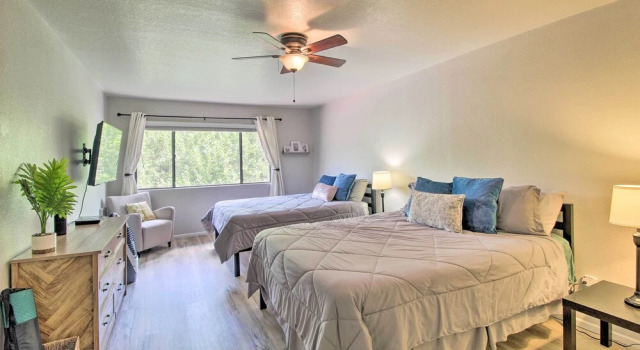 Pinetop Condo w/ Deck, Grill, 30 Mi to Sunrise Ski, Забронировать Апартаменты/квартира Апартаменты Пайнтоп-Лейксайд, Апартаменты/квартира