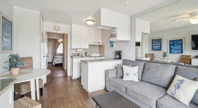 Beautiful 1 Bed Beach Balcony Condo #207 1 Bedroom Condo by RedAwning, Забронировать Апартаменты/квартира Апартаменты Карпинтерия, рядом с Пляж Карпинтерия-Стэйт, Апартаменты/квартира