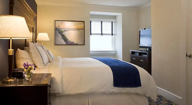 Номер Economy Newport Beach Hotel & Suites