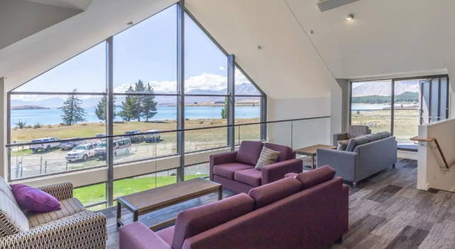 Кровать в общем номере Haka House Lake Tekapo