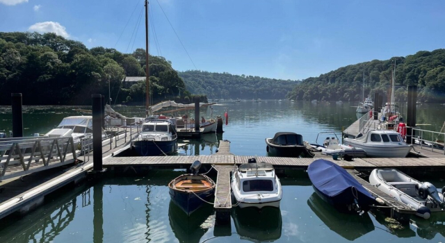Коттедж Stunning Waterfront Retreat With Hot Tub, No Deposit