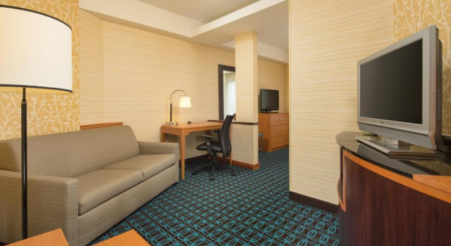 Номер Executive Fairfield Inn and Suites Cleveland