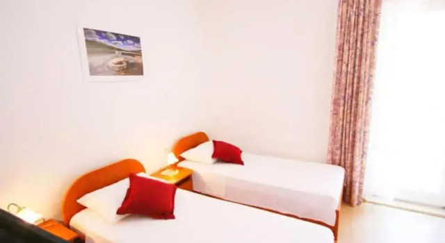 Apartments & Rooms Cakelic II