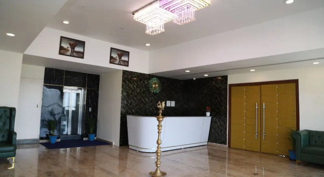 Hotel Royal Chola, Забронировать Отель Отели штата Тамилнада с парковкой, Парковка