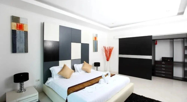 Вилла с 4 комнатами Wongamart Pool Villa