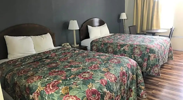 Номер Standard Super 8 by Wyndham Lumberton NC