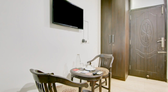 OYO 78876 The Premium Villa