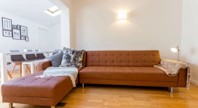 The Queen Edith Place - Lovely 6BDR Home in Secluded Neighbourhood