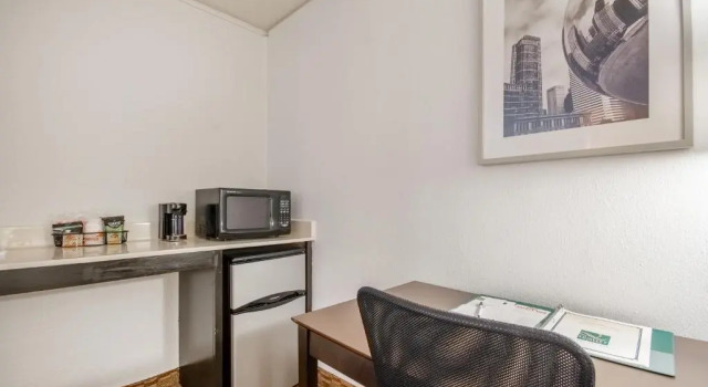 Двухместный люкс Deluxe Coratel Plus Suites Wichita West Airport