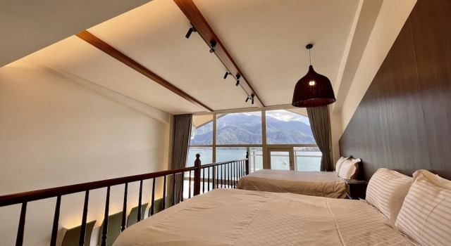 Standard Quadruple room with balcony and with lake view Ming Hu B&B