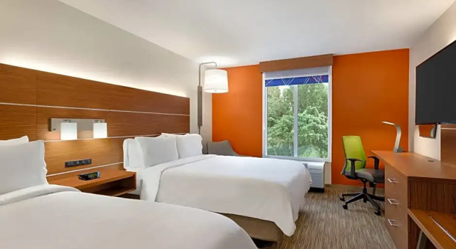 Люкс Standard Holiday Inn Express Hotel & Suites Opelika Auburn by IHG