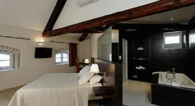 Château Du Mont Joly, Book Hotel Hotels in Burgundy with a Pool, Swimming Pool