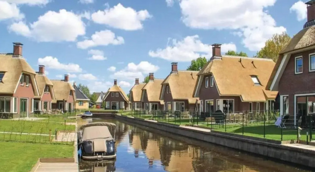 Коттедж Villa in Friesland with Waterfront Garden