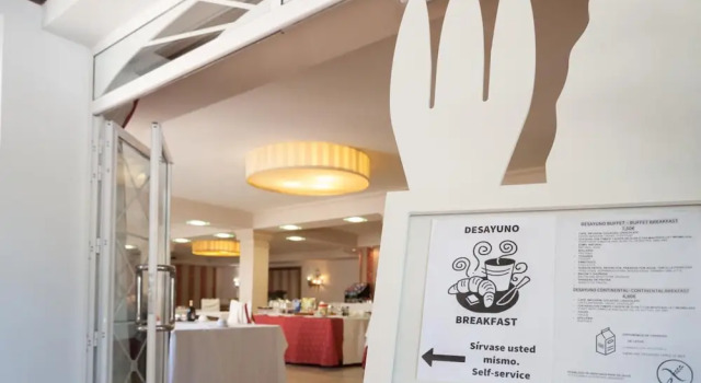 Hotel Antolín, Varaa Hostelli Cesantes Galicia