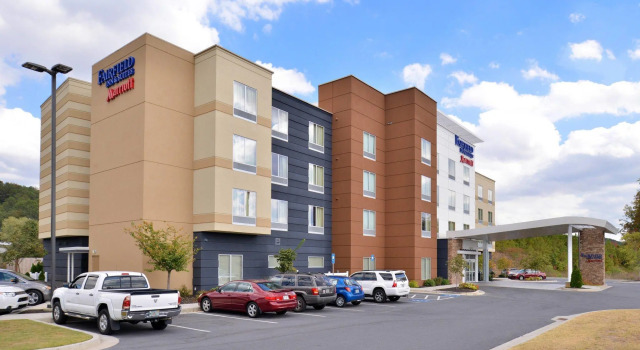 Fairfield Inn & Suites Calhoun, Book Hotel Hoteller i Calhoun med pool, Swimmingpool