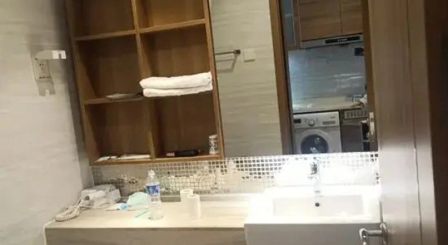 Люкс Luxury Manersi Homestay (Wuhan International Expo Center)