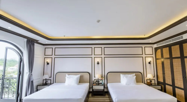 Четырёхместный номер Premium Robin Hotel