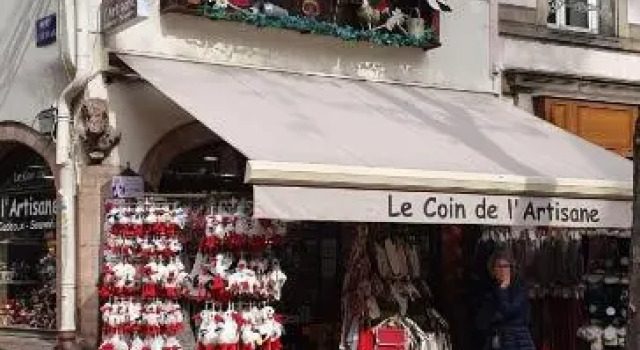 Le Red St Léon : Lit Queen Size * WIFI * Idéal Couple, Забронировать Апартаменты/квартира Отели Alsace Wine Route с парковкой, Парковка