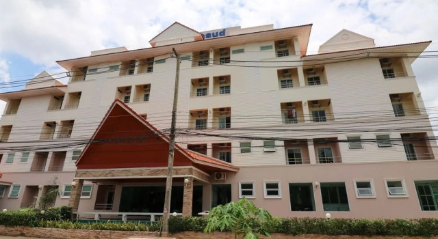 NIDA Rooms Mak Khaeng 999 Sai, Varaa Hotelli Hotellit North-Eastern Thailand pysäköinnillä, Pysäköinti