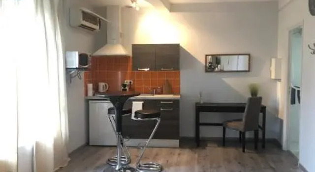 Studio Renove Dans Le Centre Ville, Забронировать Отель Тоннеэн Lot-et-Garonne