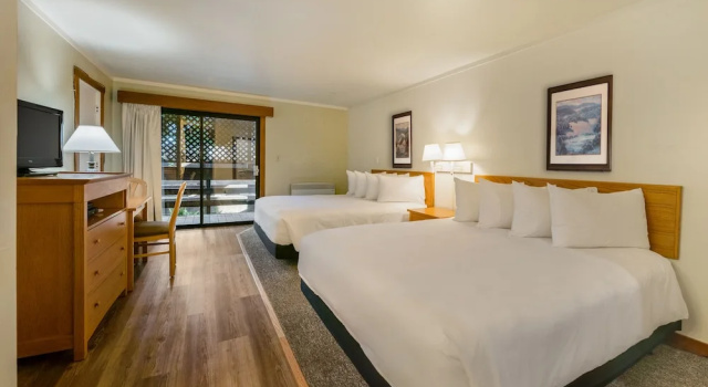 Четырёхместный номер Standard Цокольный этаж с балконом Harbor Lite Lodge
