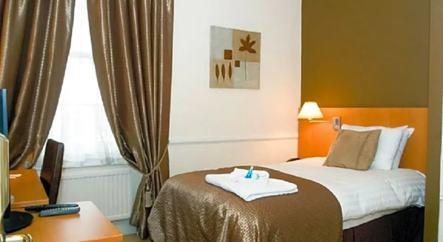 Номер Standard The Grand St Leger Hotel