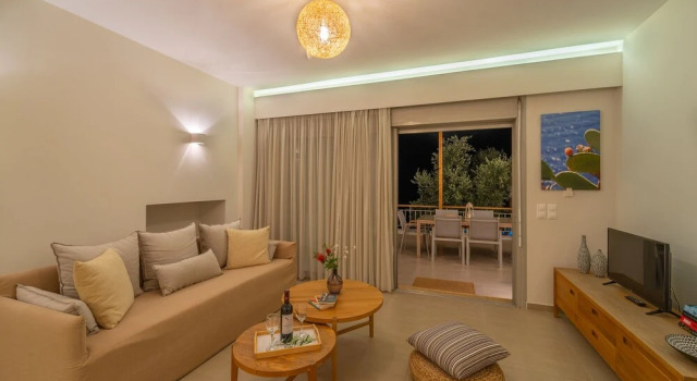 Полулюкс с балконом Abelia Luxurious Villas