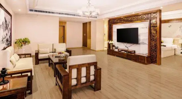 Люкс S International Hotel