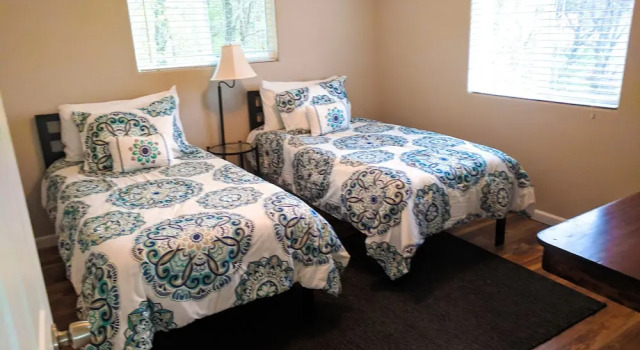 Люкс с 3 комнатами с видом на озеро Lake Breeze Resort