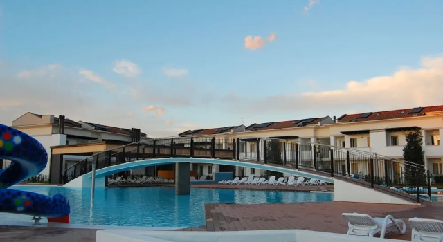 Апартаменты с 2 комнатами с видом на сад Pool-front Apartment With Fenced Garden and bbq