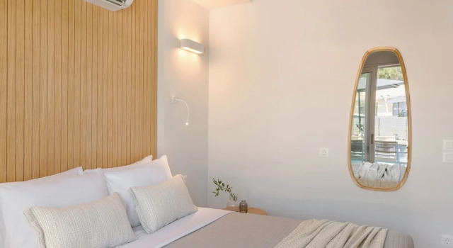 Люкс с 2 комнатами с балконом и с видом на бассейн Ionian Treasure Suites