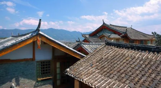 Lijiang Sunshine Inn - Lijiang Yi Xiang Qing Yuan Inn, Забронировать Отель Лицзян Юньнань, рядом с Улица Сквер-стрит Древнего города Даянь
