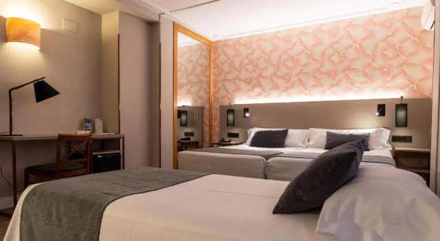 Трёхместный номер Hotel Castilla Vieja