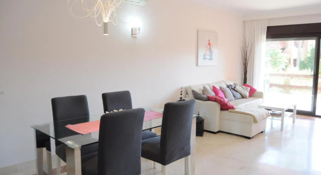 Precioso apartamento con jardín y piscina comunitaria, Забронировать Апартаменты/квартира Апартаменты Эстепона, Апартаменты/квартира