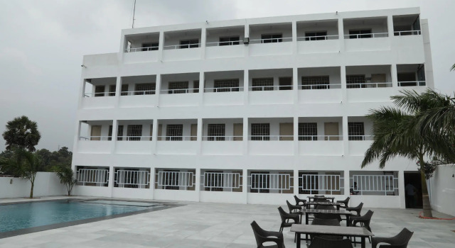 Ganesh Beach Resort, Забронировать Курортный отель Отели штата Тамилнада с бассейном, Бассейн