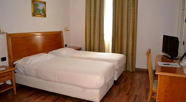 Номер Standard Tricolore Hotel