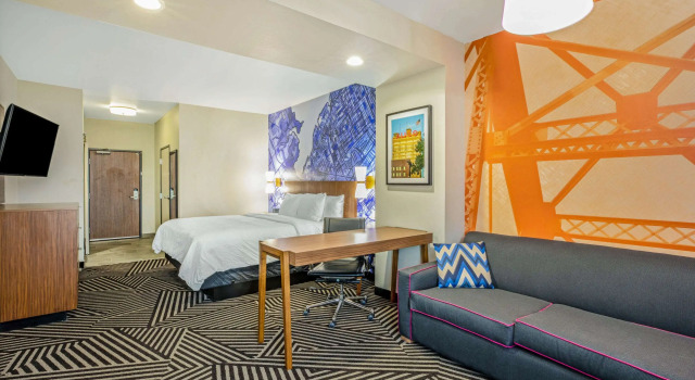 La Quinta Inn & Suites by Wyndham Waco Downtown - Baylor