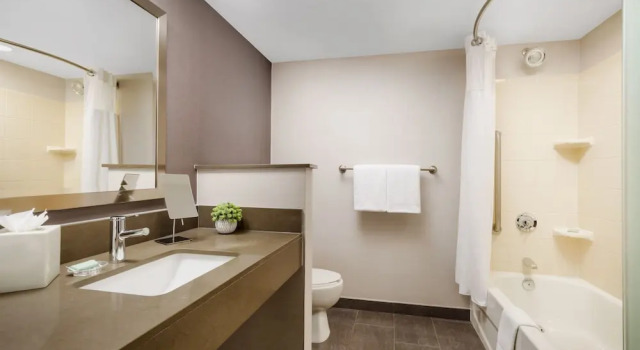 Люкс Executive c 1 комнатой Courtyard by Marriott Manchester-Boston Regional Airport