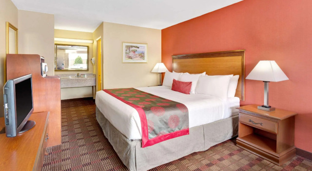 Двухместный номер Standard Ramada by Wyndham Baltimore West