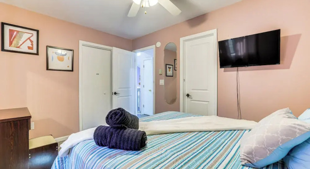 Pocono Getaway: Hot Tub, Community Lake Access!, Buchen Sie Hotel Tobyhanna 