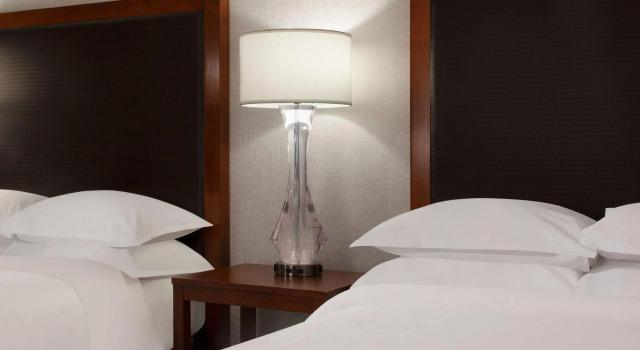 Четырёхместный номер Standard Sheraton Anchorage Hotel