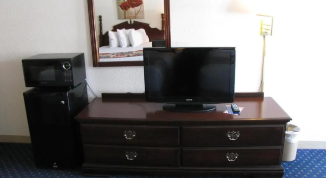 Четырёхместный номер Standard Dutton Inn